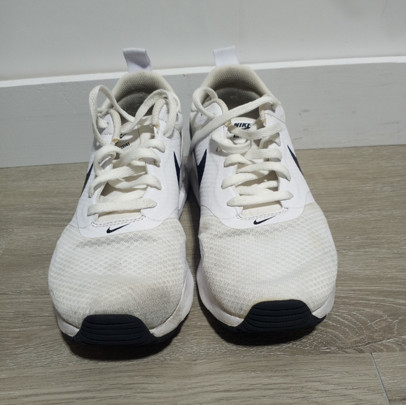 Nike Air Max Tavas Woman's White And Black size 7.5 - Picture 2 of 6